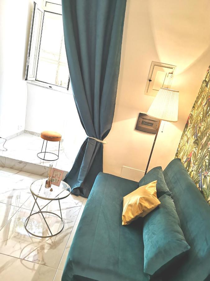 Domus Leone Tre Bed and Breakfast Neapel Exteriör bild